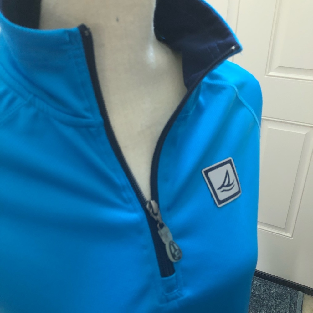 🌞 SPERRY Woman’s Athletic Top🌞 - Picture 4 of 8